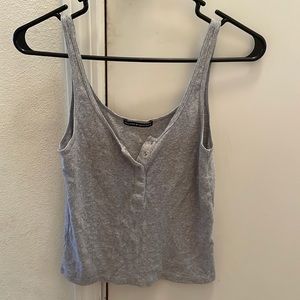 gray tank top